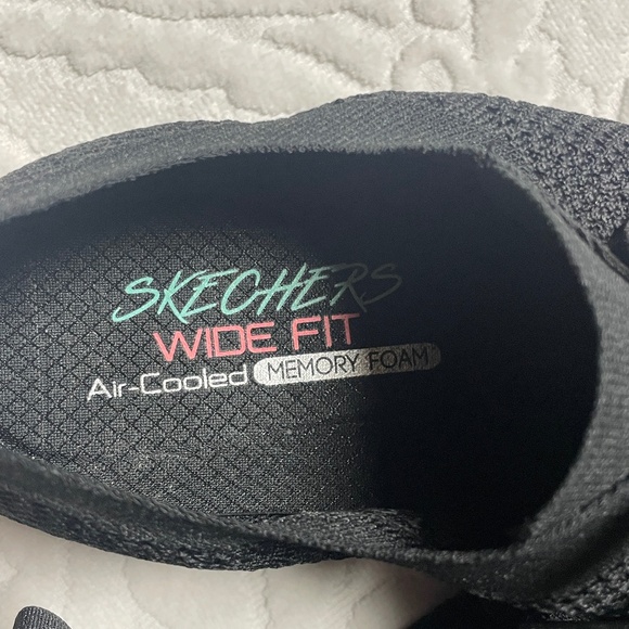 Sketchers wide fit slip on shoes - Picture 8 of 9